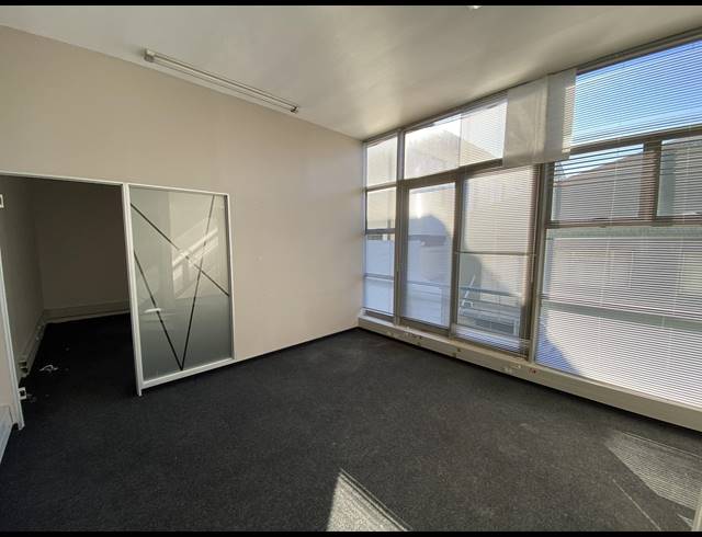 343M² OFFICE TO LET IN WOODSTOCK